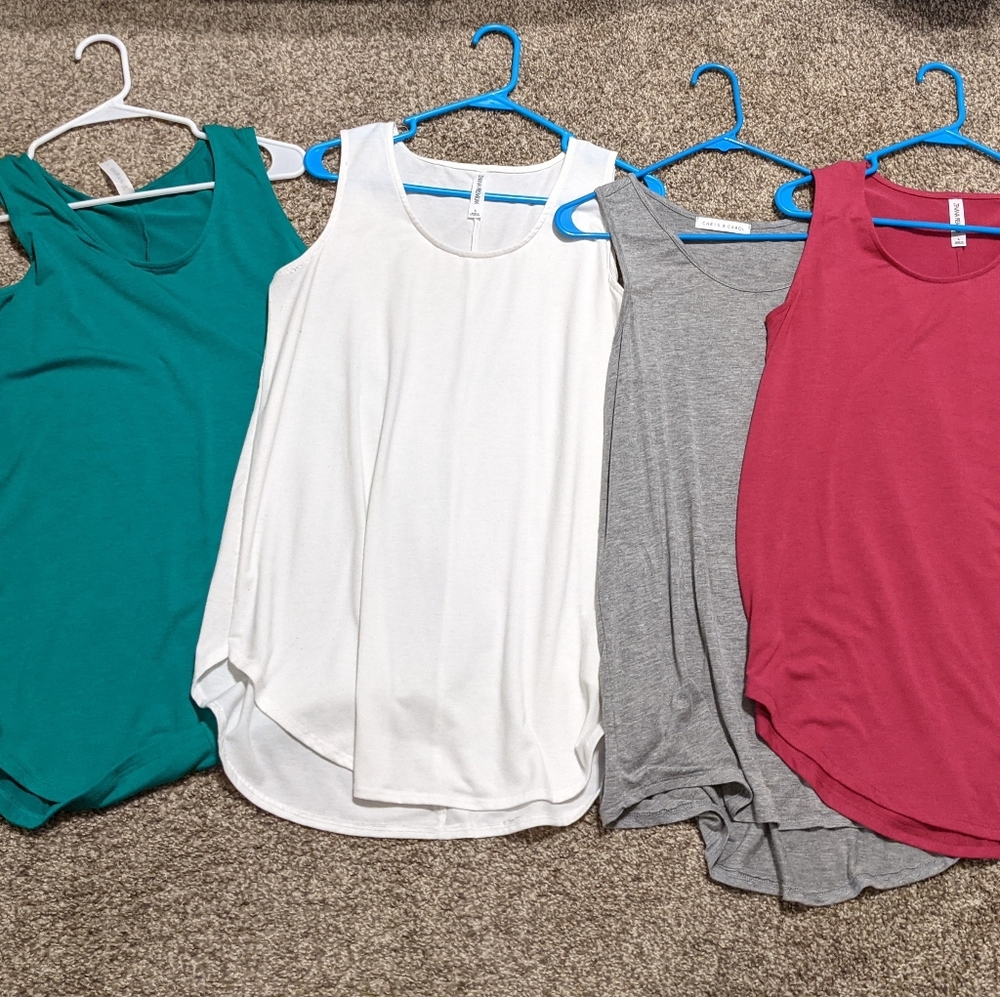 Set of 4 tunic length tanks